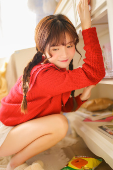 美女露胸不打马赛克